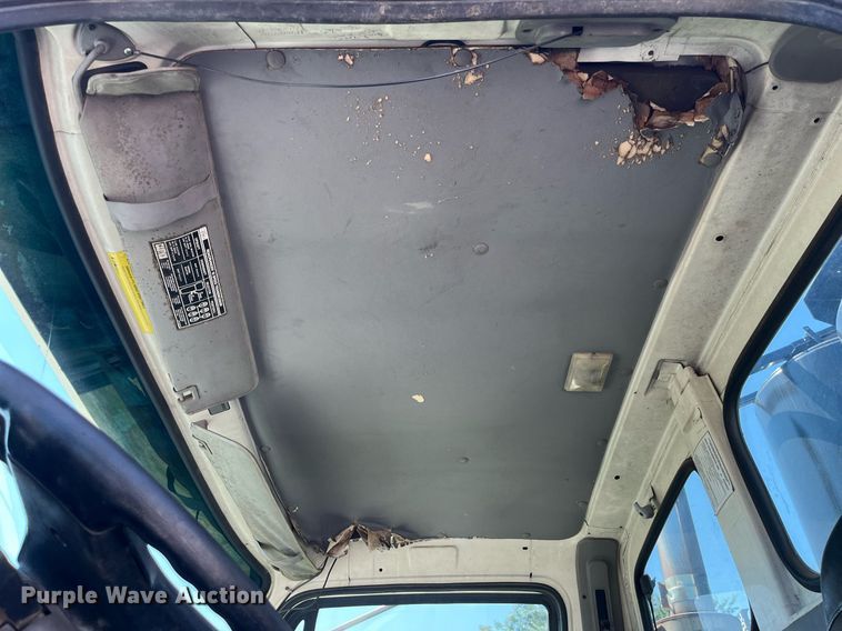 image for item MG9426 1998 Ford LT9513  vacuum truck