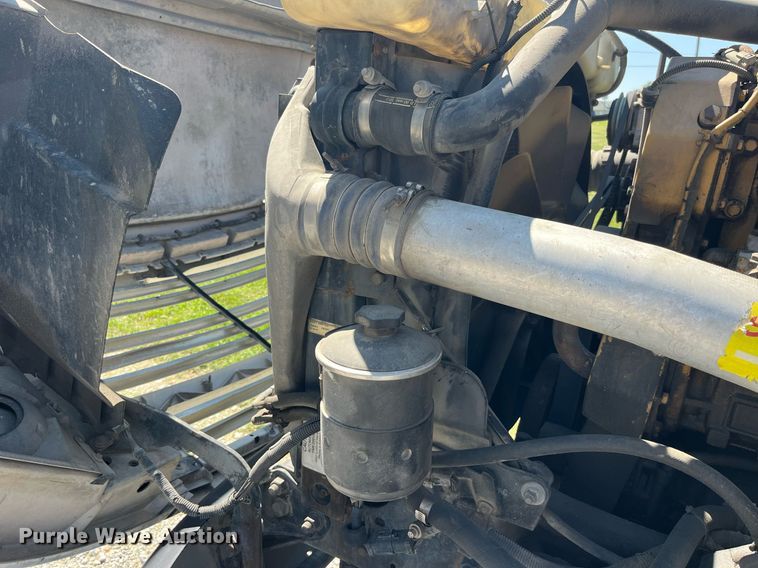 image for item MG9426 1998 Ford LT9513  vacuum truck