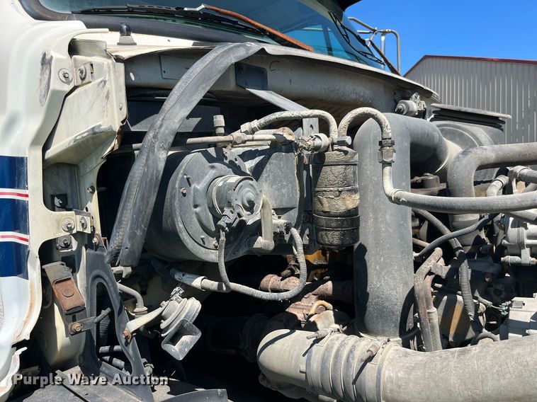 image for item MG9426 1998 Ford LT9513  vacuum truck