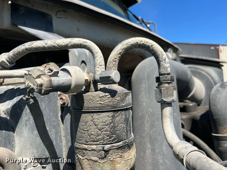 image for item MG9426 1998 Ford LT9513  vacuum truck