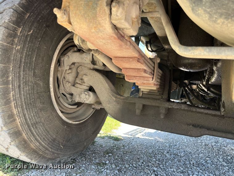 image for item MG9426 1998 Ford LT9513  vacuum truck