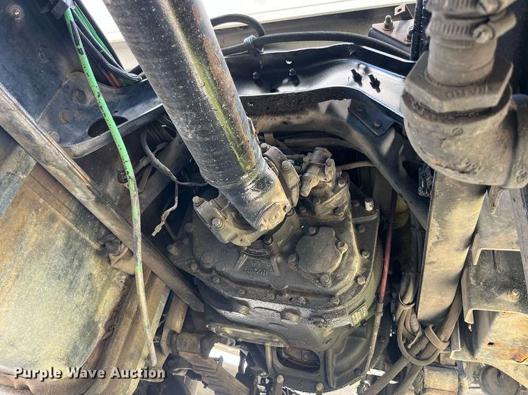 image for item MG9426 1998 Ford LT9513  vacuum truck