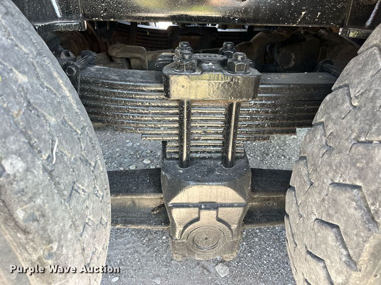 image for item MG9426 1998 Ford LT9513  vacuum truck