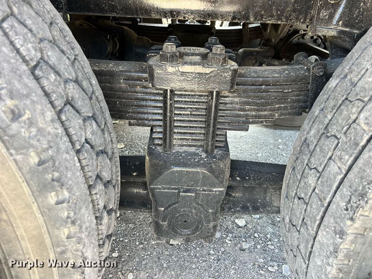 image for item MG9426 1998 Ford LT9513  vacuum truck