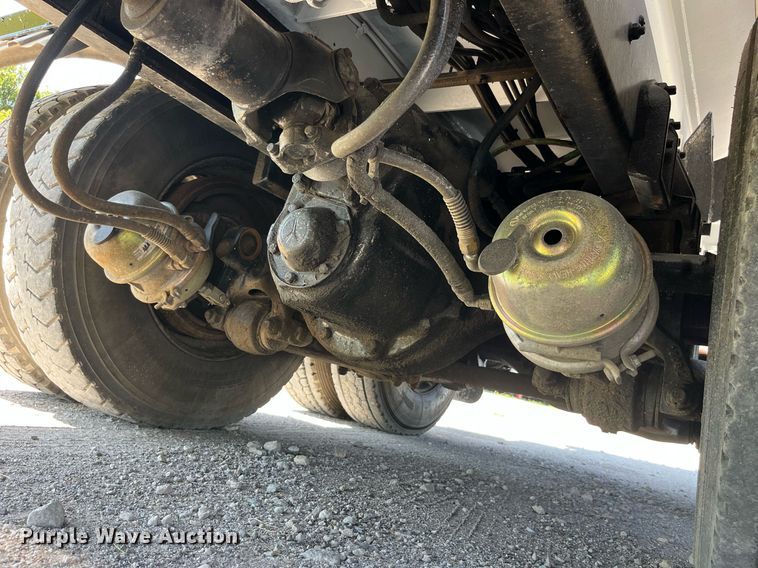 image for item MG9426 1998 Ford LT9513  vacuum truck