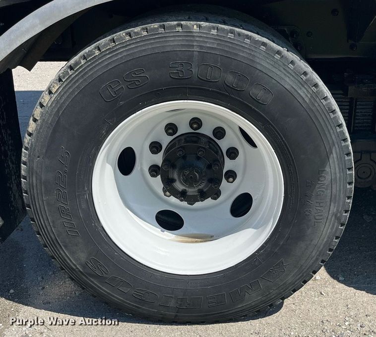 image for item MG9426 1998 Ford LT9513  vacuum truck