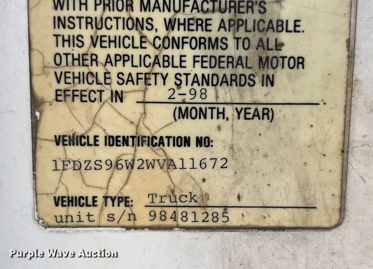 image for item MG9426 1998 Ford LT9513  vacuum truck