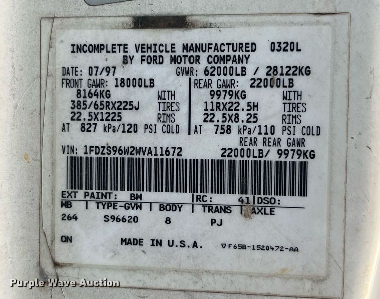 image for item MG9426 1998 Ford LT9513  vacuum truck