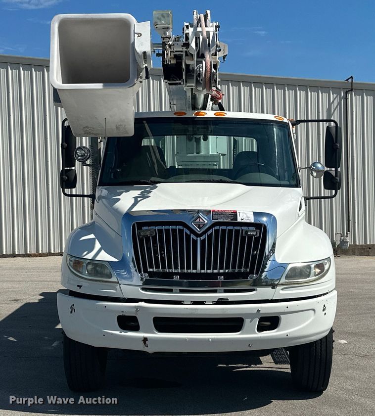 image for item ML9143 2006 International 4400  bucket truck