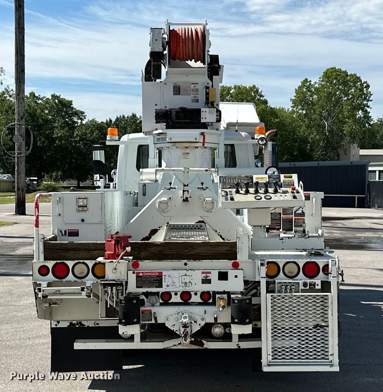 image for item ML9143 2006 International 4400  bucket truck