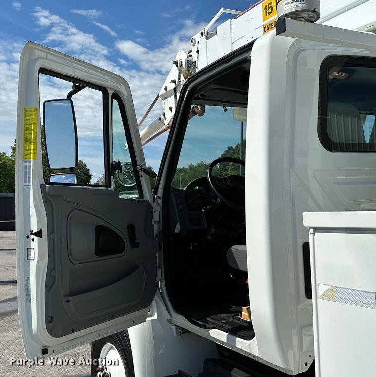 image for item ML9143 2006 International 4400  bucket truck