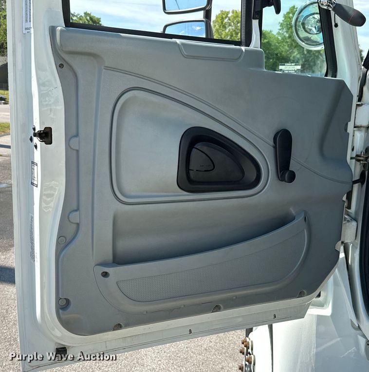 image for item ML9143 2006 International 4400  bucket truck