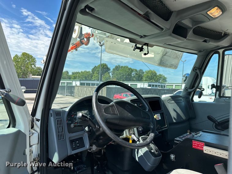 image for item ML9143 2006 International 4400  bucket truck