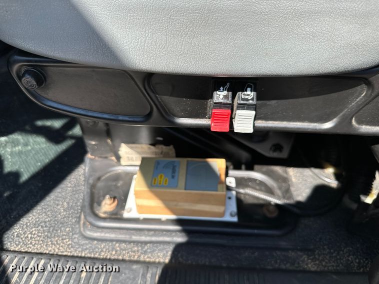 image for item ML9143 2006 International 4400  bucket truck