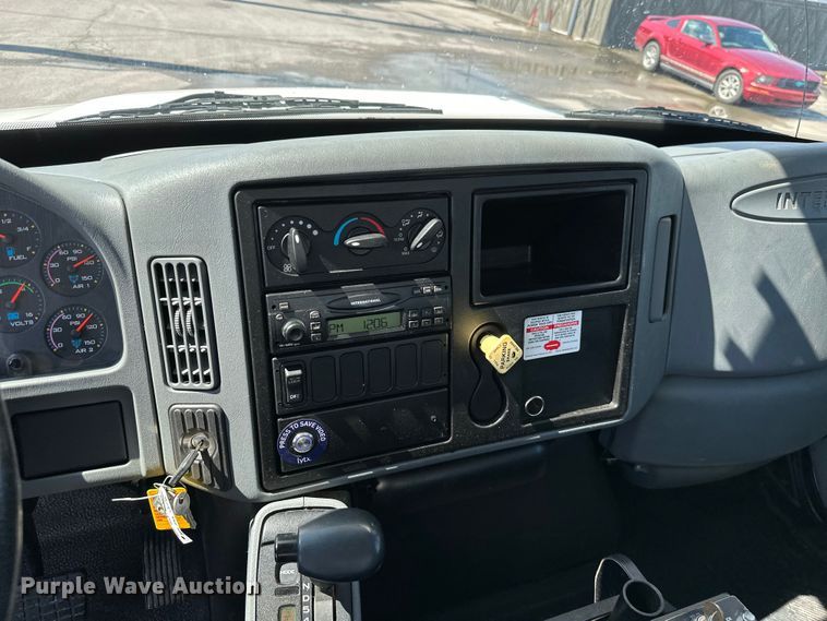 image for item ML9143 2006 International 4400  bucket truck