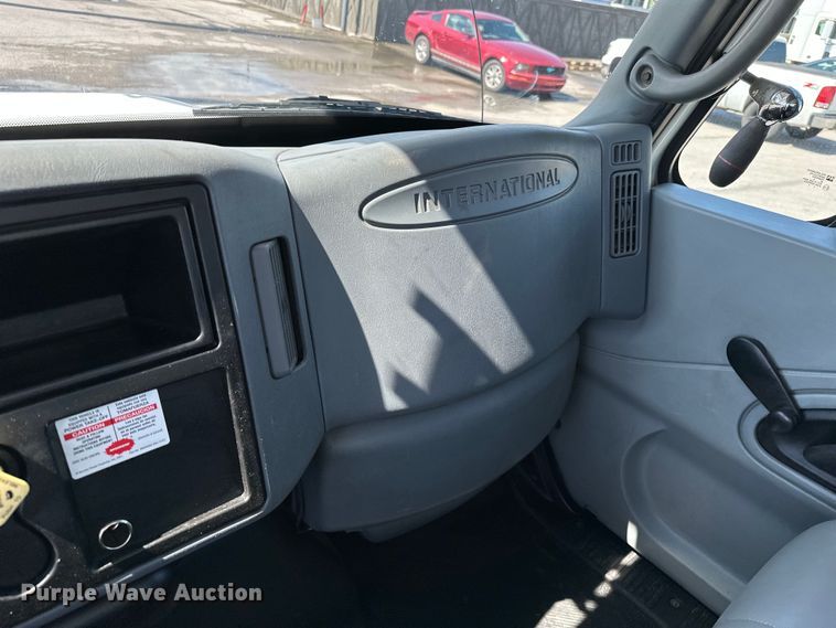 image for item ML9143 2006 International 4400  bucket truck