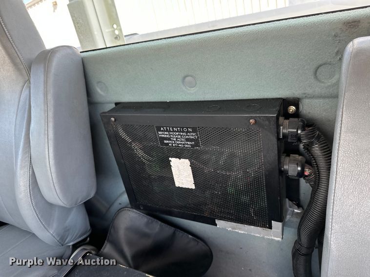 image for item ML9143 2006 International 4400  bucket truck