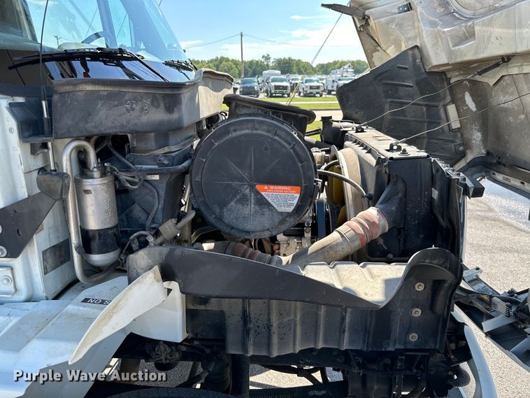 image for item ML9143 2006 International 4400  bucket truck