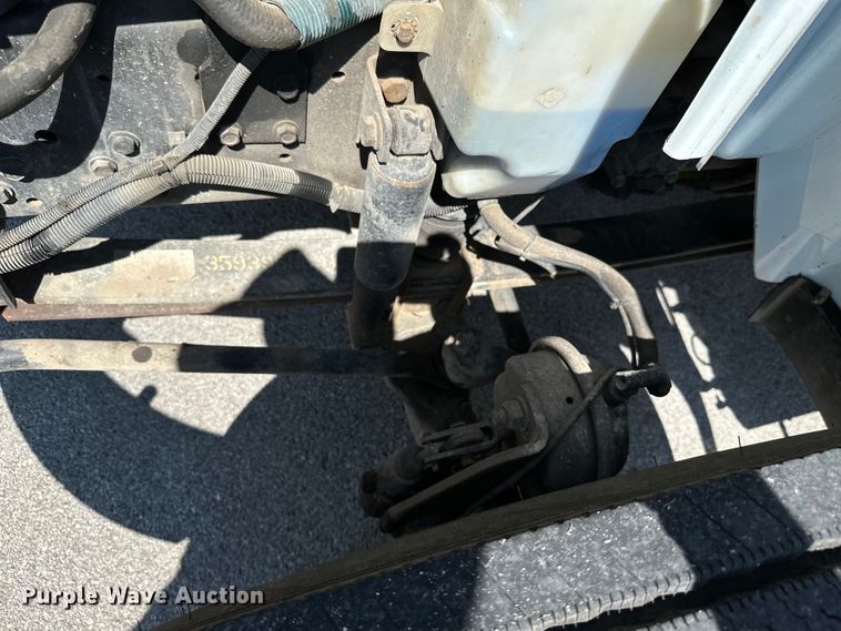 image for item ML9143 2006 International 4400  bucket truck