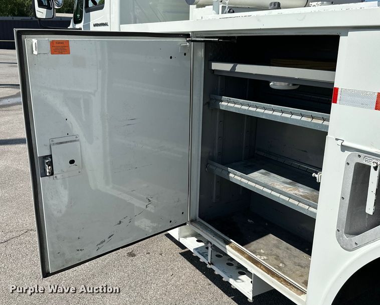 image for item ML9143 2006 International 4400  bucket truck