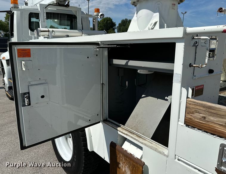 image for item ML9143 2006 International 4400  bucket truck