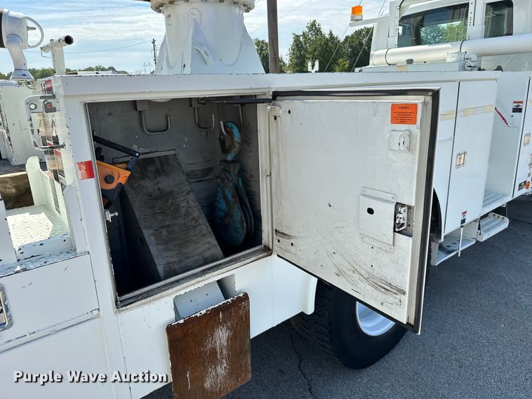 image for item ML9143 2006 International 4400  bucket truck