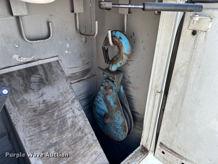 image for item ML9143 2006 International 4400  bucket truck