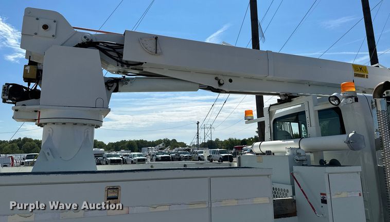 image for item ML9143 2006 International 4400  bucket truck