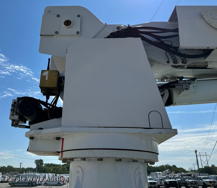 image for item ML9143 2006 International 4400  bucket truck