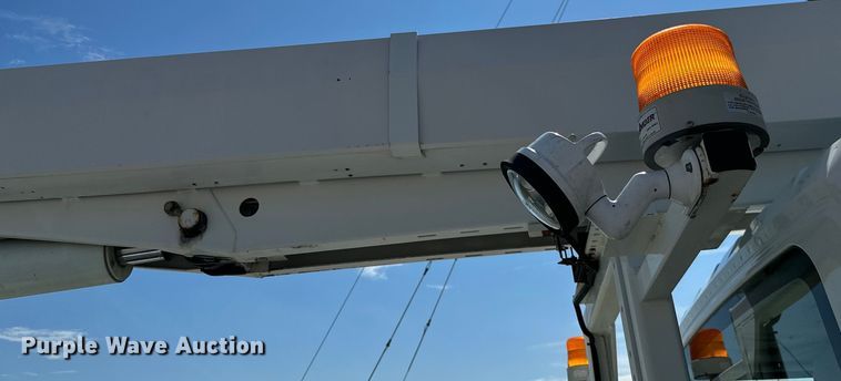 image for item ML9143 2006 International 4400  bucket truck