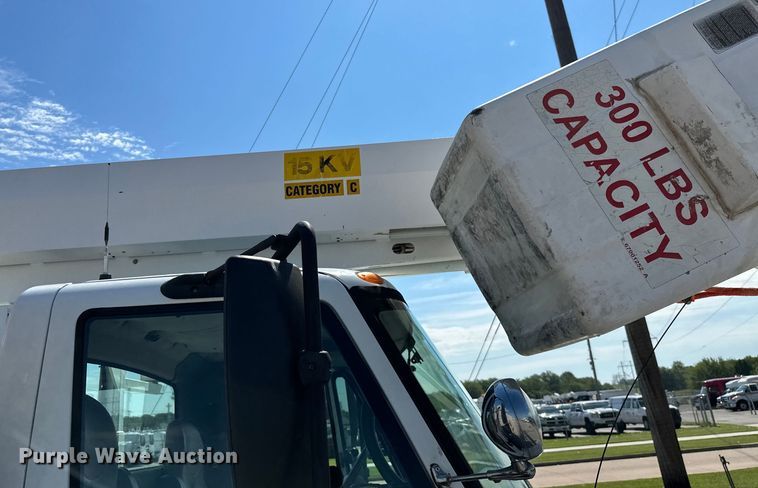 image for item ML9143 2006 International 4400  bucket truck