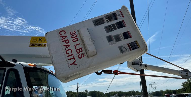 image for item ML9143 2006 International 4400  bucket truck