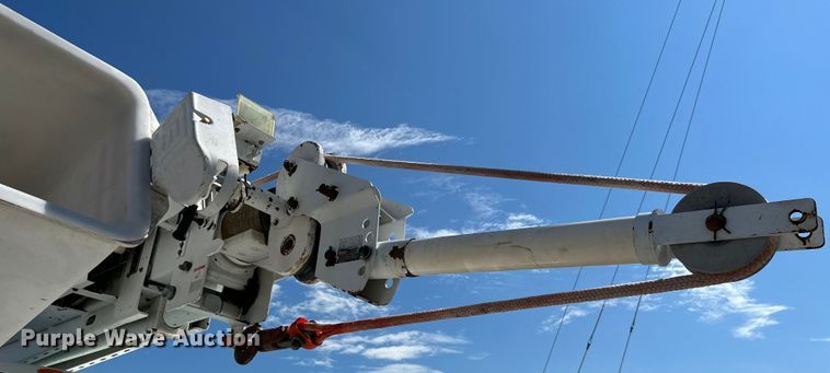image for item ML9143 2006 International 4400  bucket truck