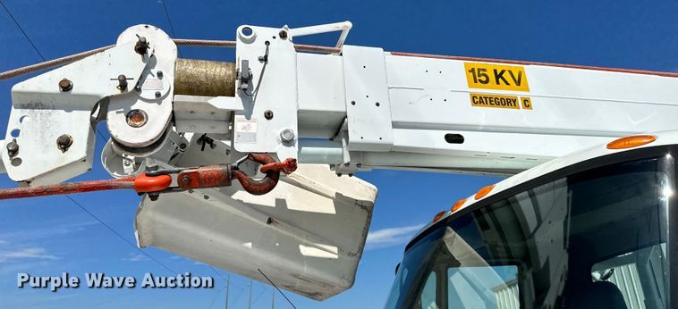 image for item ML9143 2006 International 4400  bucket truck