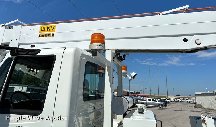image for item ML9143 2006 International 4400  bucket truck
