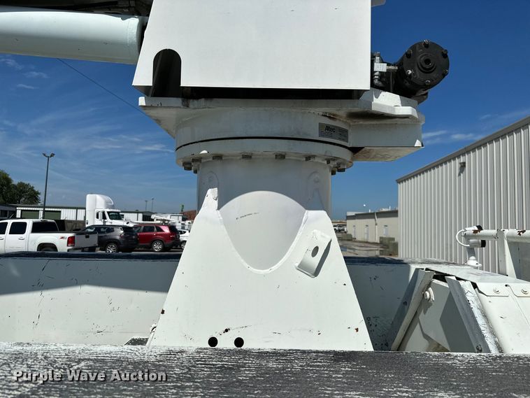 image for item ML9143 2006 International 4400  bucket truck