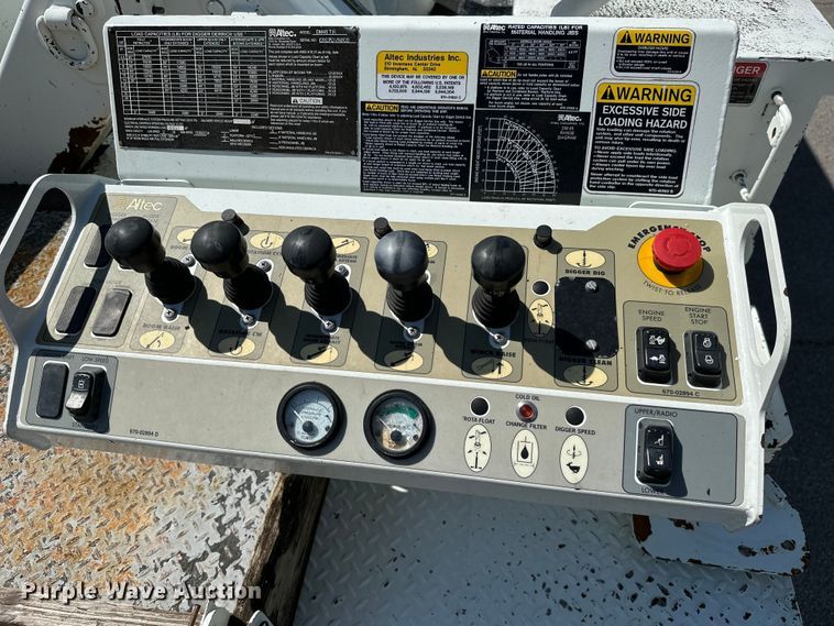 image for item ML9143 2006 International 4400  bucket truck