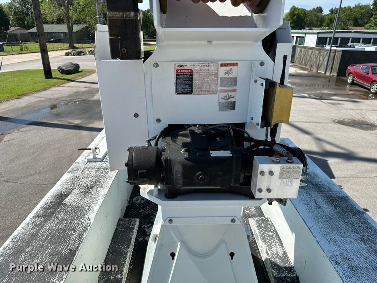 image for item ML9143 2006 International 4400  bucket truck