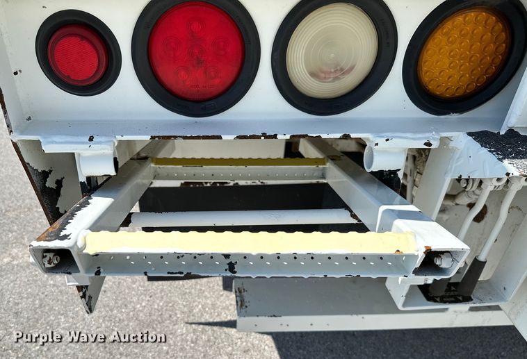 image for item ML9143 2006 International 4400  bucket truck