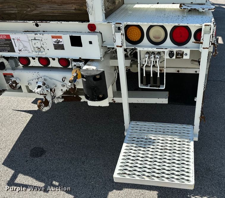 image for item ML9143 2006 International 4400  bucket truck