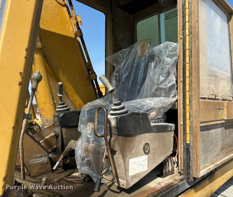 image for item ML9248 1990 Caterpillar 215D LC  excavator