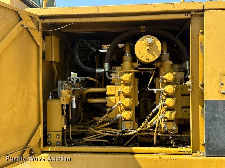 image for item ML9248 1990 Caterpillar 215D LC  excavator