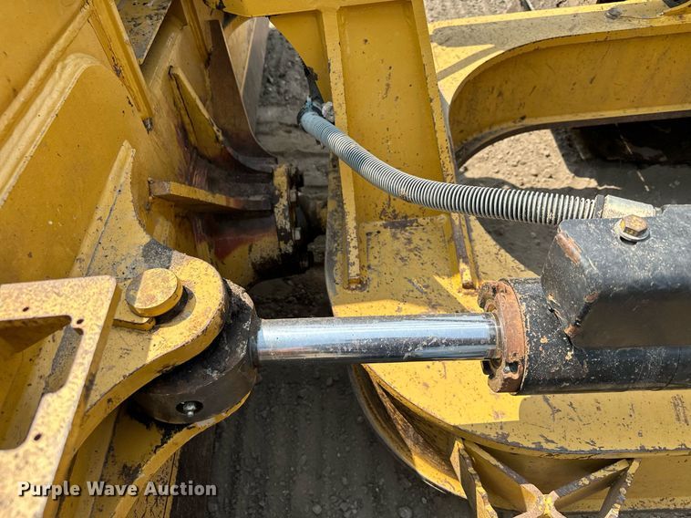image for item MQ9332 2014 Caterpillar D6N LGP  dozer