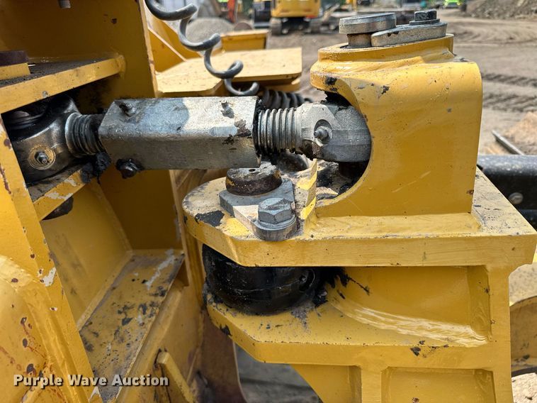 image for item MQ9332 2014 Caterpillar D6N LGP  dozer