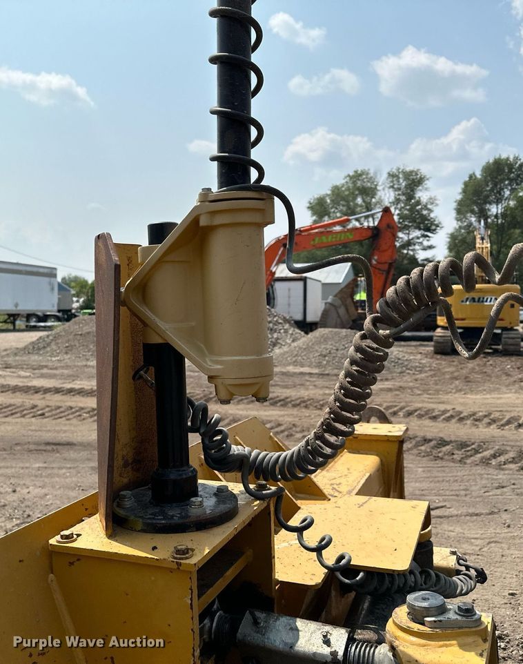 image for item MQ9332 2014 Caterpillar D6N LGP  dozer