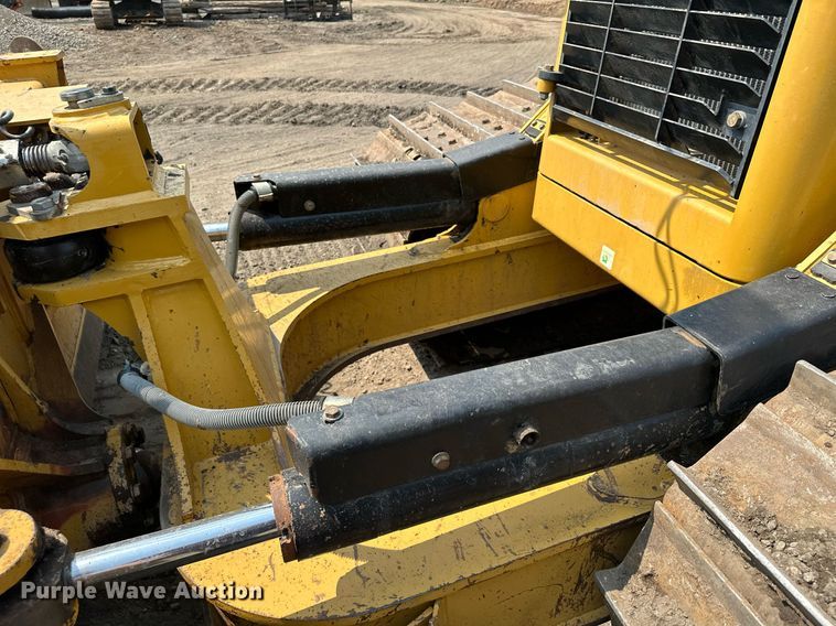 image for item MQ9332 2014 Caterpillar D6N LGP  dozer