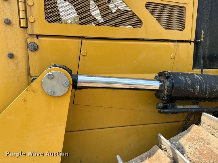 image for item MQ9332 2014 Caterpillar D6N LGP  dozer
