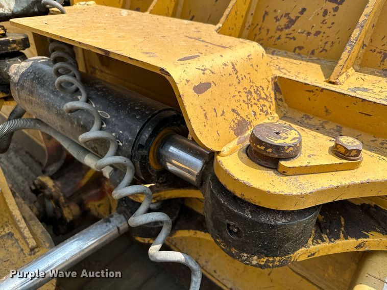 image for item MQ9332 2014 Caterpillar D6N LGP  dozer