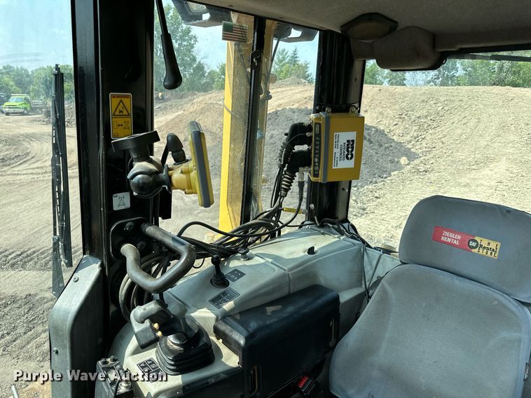 image for item MQ9332 2014 Caterpillar D6N LGP  dozer