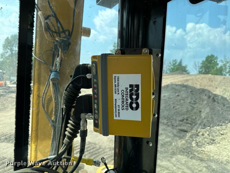 image for item MQ9332 2014 Caterpillar D6N LGP  dozer